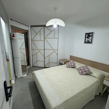 30m2 2 Steps From Everything Апартаменти