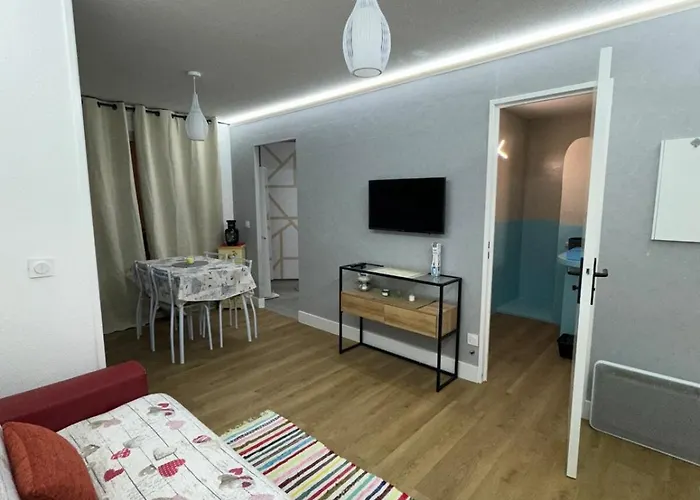 30m2 2 Steps From Everything Antibes